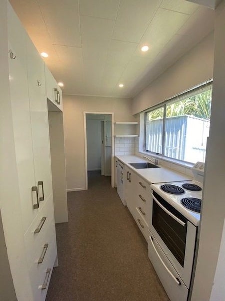 3C Peckham Grove, Tawa, Wellington - Carousel 1