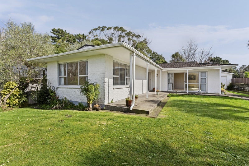 20 Mayfair Place, Westown, New Plymouth - Carousel 2
