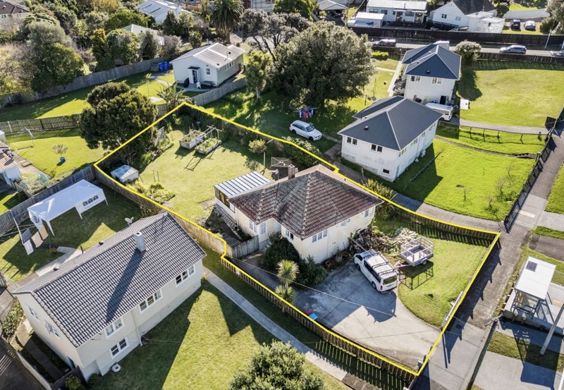 19 Taniwha Street, Wai o Taiki Bay, Auckland - Carousel 1