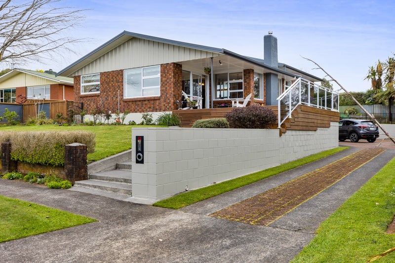 13 Fairbank Avenue, Stratford - Carousel 1