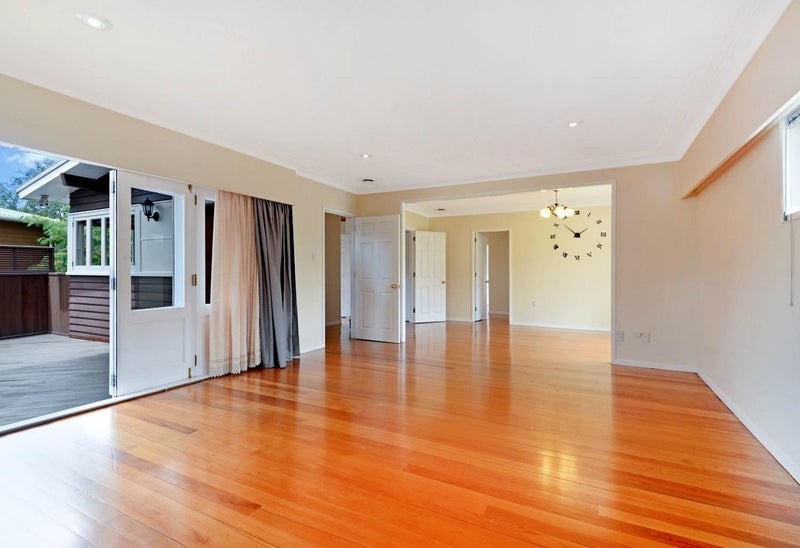 4 Windsor Place, Windsor Park, Auckland - Carousel 1