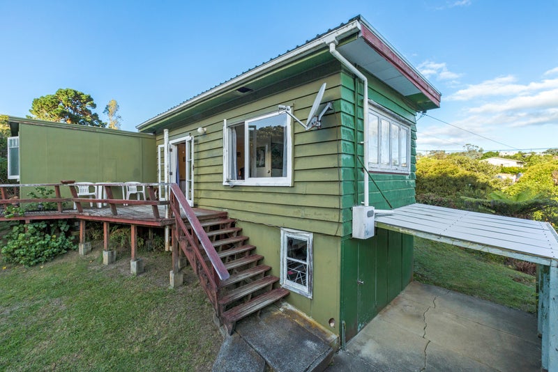 15 Beatty Parade, Surfdale, Waiheke Island - Carousel 2