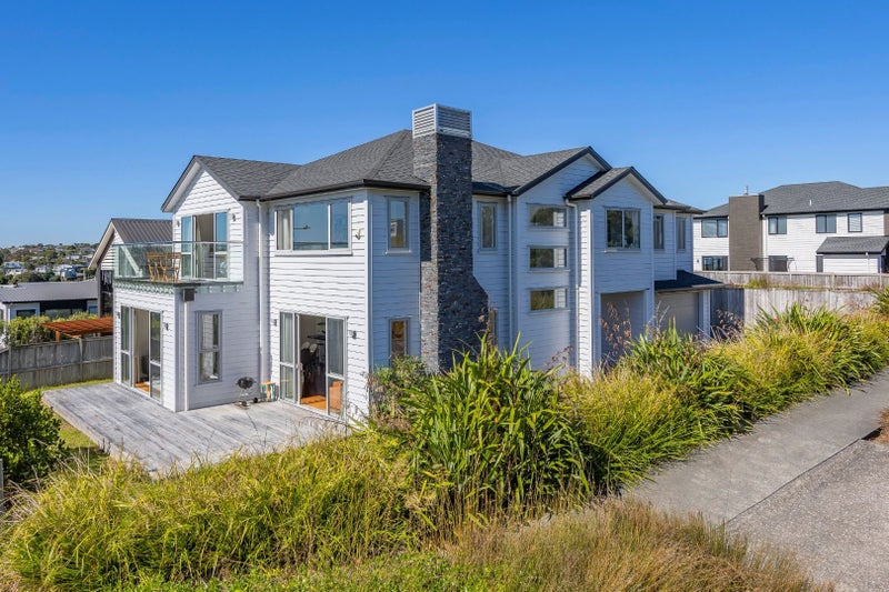 20 Bearing Parade, Long Bay, Auckland - Carousel 1