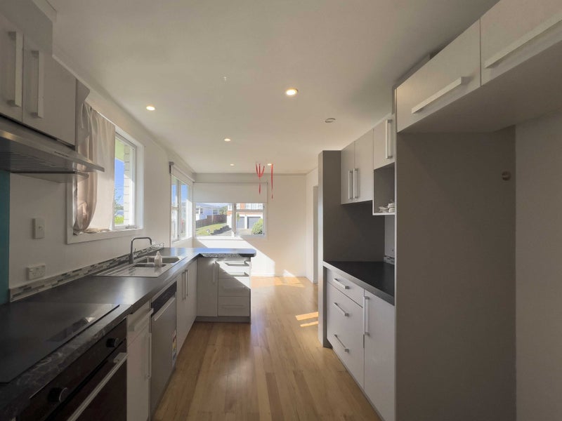 3 Te Anau Place, Glenview, Hamilton - Carousel 2