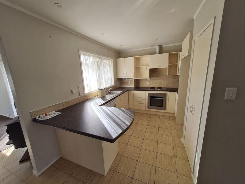 60 Sunderlands Road, Half Moon Bay, Auckland - Carousel 2