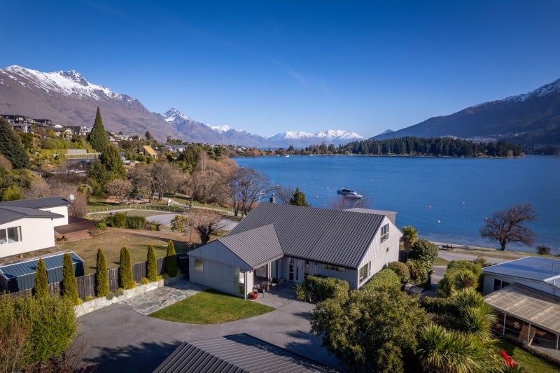 7 Bay View Road, Kelvin Heights, Queenstown - Carousel 2