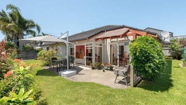 5B Carol Place, Otumoetai, Tauranga - Carousel 1