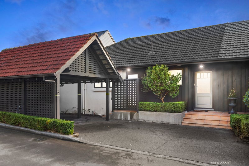 38B Agra Crescent, Khandallah, Wellington - Carousel 1