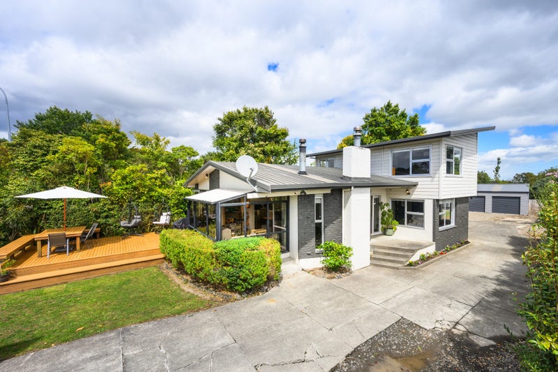 28 Summerhill Drive, Fitzherbert, Palmerston North - Carousel 1