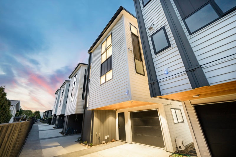 17A Kiwi Road, Point Chevalier, Auckland - Carousel 1