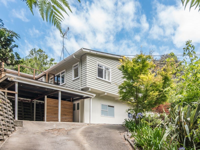 23 Wyndham Road, Pinehaven, Upper Hutt - Carousel 1