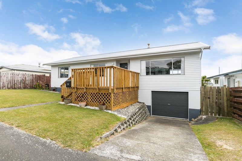5 Carluke Street, Paparangi, Wellington - Carousel 1