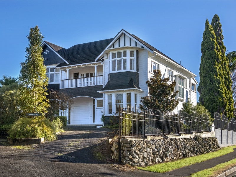 4 Clifford Street, Whataupoko, Gisborne - Carousel 1