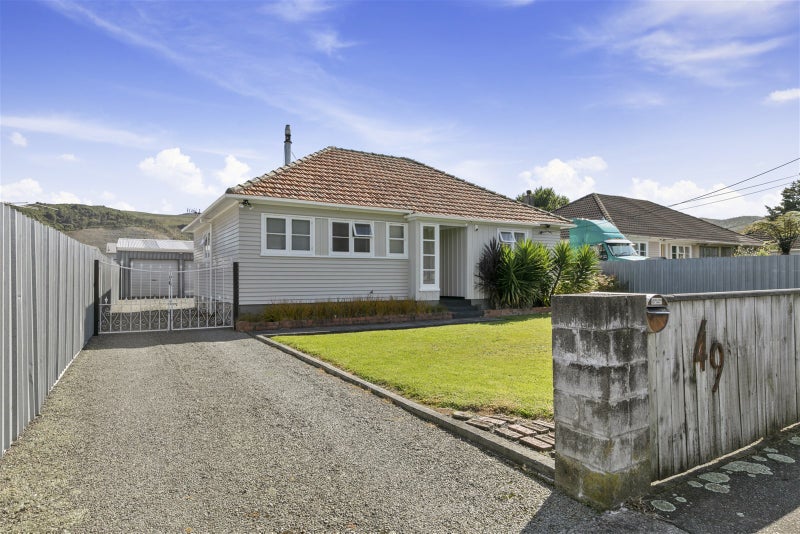 49 Biddle Crescent, Taita, Lower Hutt - Carousel 1