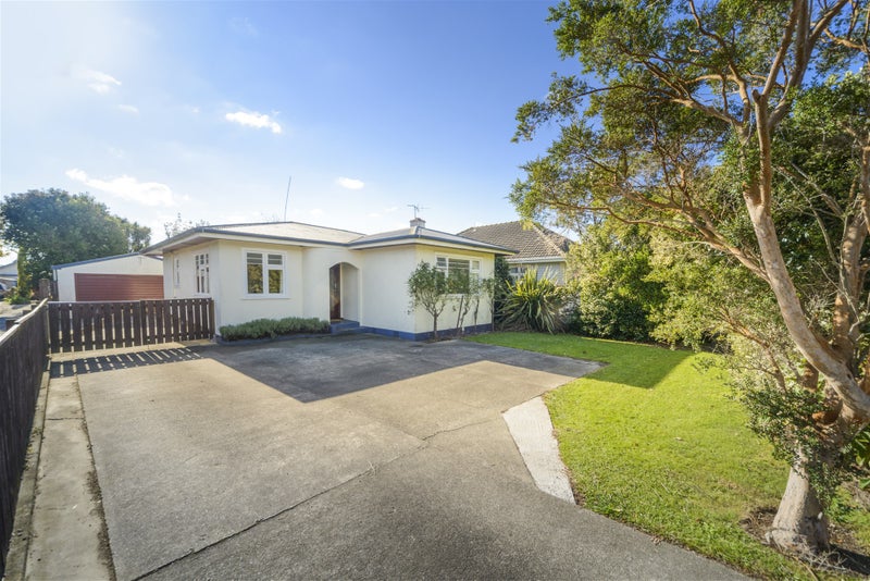 17 Featherston Street, Takaro, Palmerston North - Carousel 1