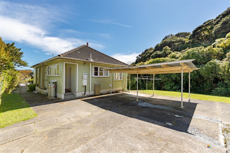 200 Whites Line East, Waiwhetu, Lower Hutt - Carousel 1