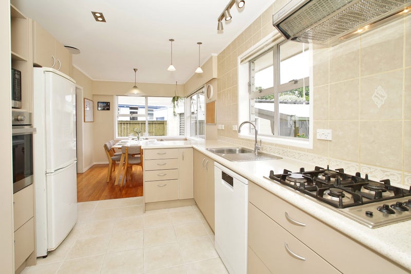 30 Rhonda Avenue, Deanwell, Hamilton - Carousel 2