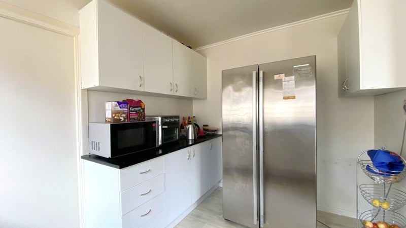 15 Raleigh Road, Northcote, Auckland - Carousel 2