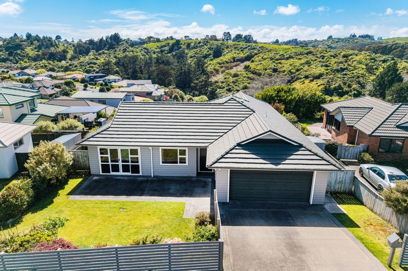 3 Catlins Glen, Aotea, Porirua - Carousel 1