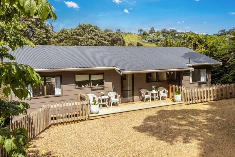 19 Bay Road, Ostend, Waiheke Island - Carousel 1