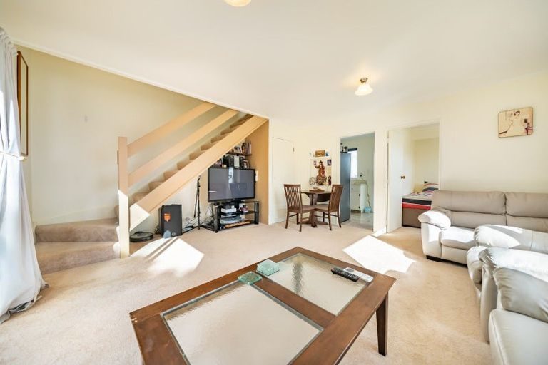 6A Mossburn Grove, Kelson, Lower Hutt - Carousel 2