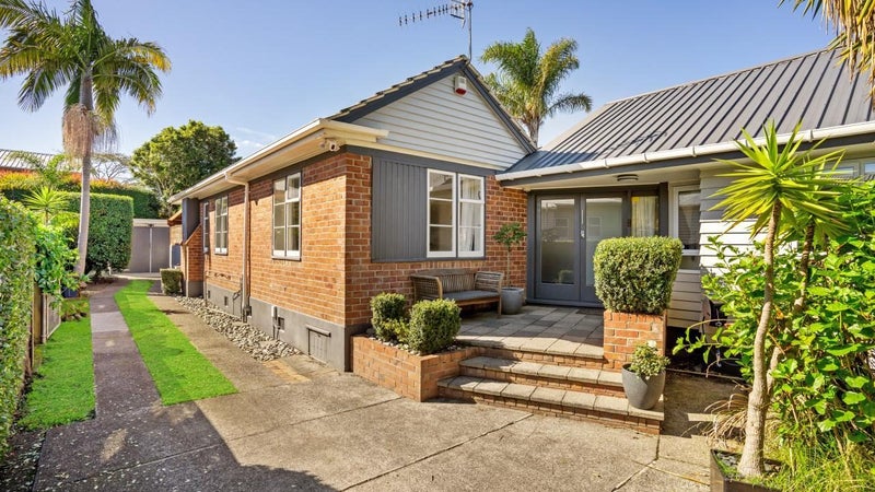 32 Ferguson Avenue, Greenlane, Auckland - Carousel 1