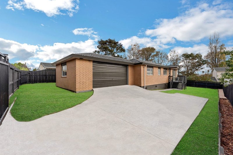 15 Freda Place, Favona, Auckland - Carousel 1