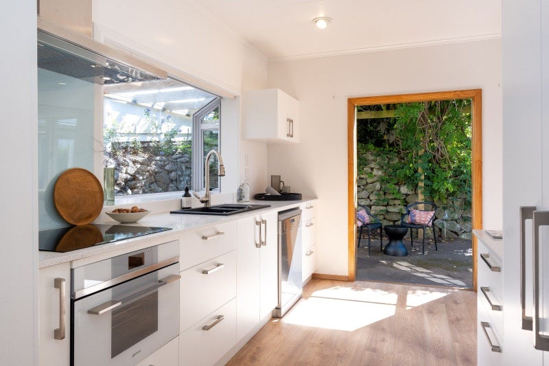 11 Lucy Road, Bluff Hill, Napier - Carousel 2