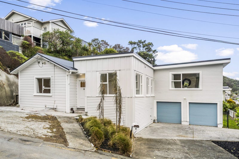 6 Carlisle Street, Island Bay, Wellington - Carousel 1