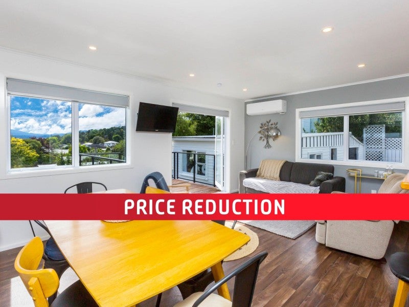 44 Dowling Grove, Silverstream, Upper Hutt - Carousel 1