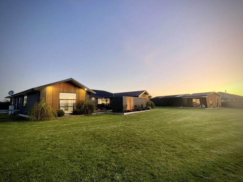 9 Court of Ascot, Seaward Bush, Invercargill - Carousel 1