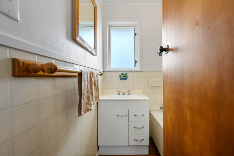 38 Enderley Avenue, Enderley, Hamilton - Carousel 14