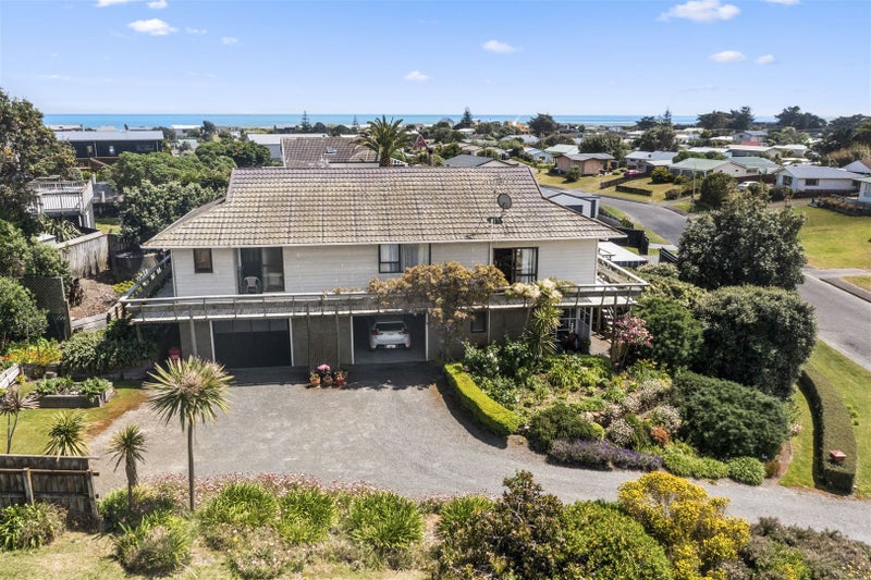 19 Takitimu Street, Waitarere Beach, Levin - Carousel 21