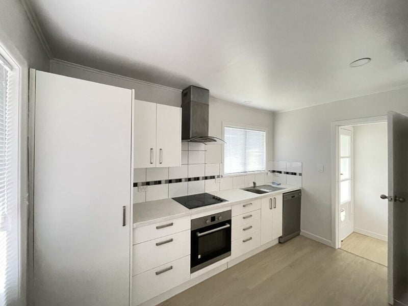 33 Puketea Street, Blockhouse Bay, Auckland - Carousel 2