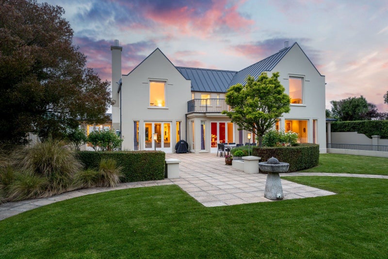 17 Granville Terrace, Belleknowes, Dunedin - Carousel 1