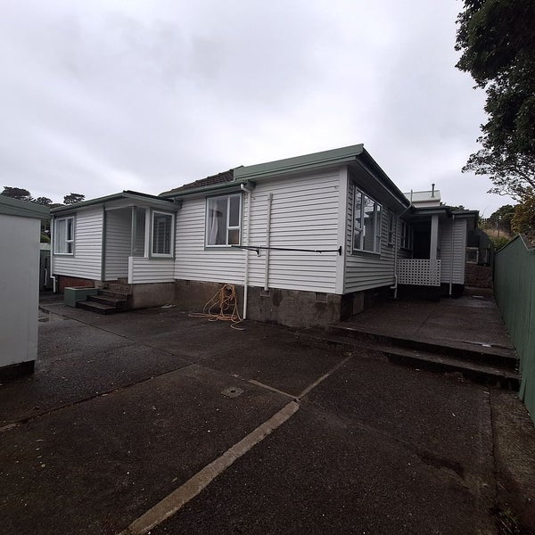 18 Lyndfield Lane, Newlands, Wellington - Carousel 20