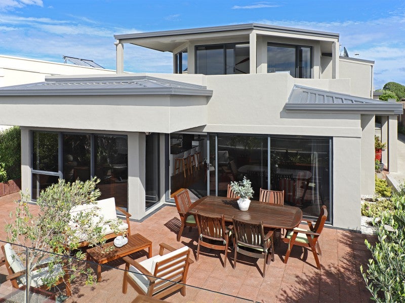 66 The Esplanade, Westshore, Napier - Carousel 24
