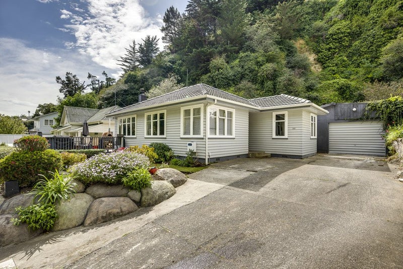 151 Shakespeare Road, Bluff Hill, Napier - Carousel 1