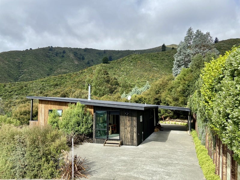 11A Moana Heights, Waikawa, Picton - Carousel 2