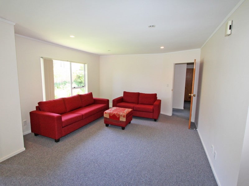 5B GRAYS RD, PLIMMERTON, PORIRUA - Carousel 2