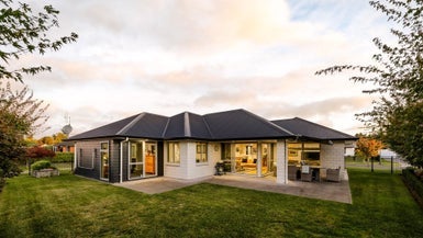 13 Jarrett Terrace, Leamington, Cambridge - Carousel 1