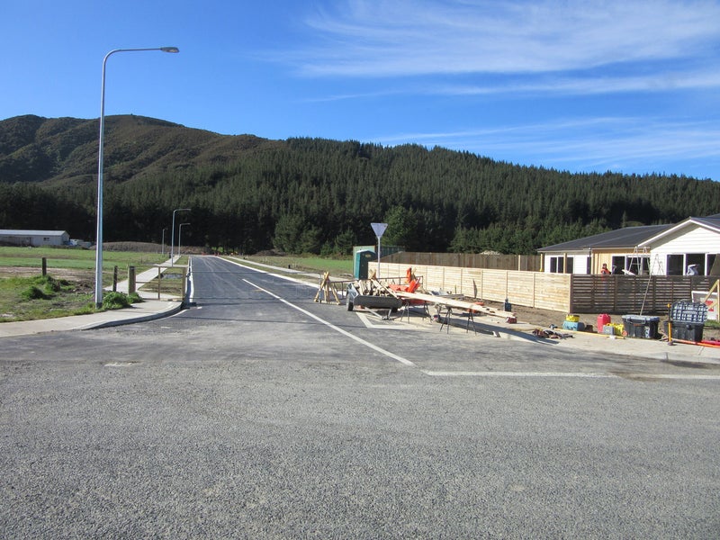 7 Jack Vaughan Grove, Wainuiomata, Lower Hutt - Carousel 11