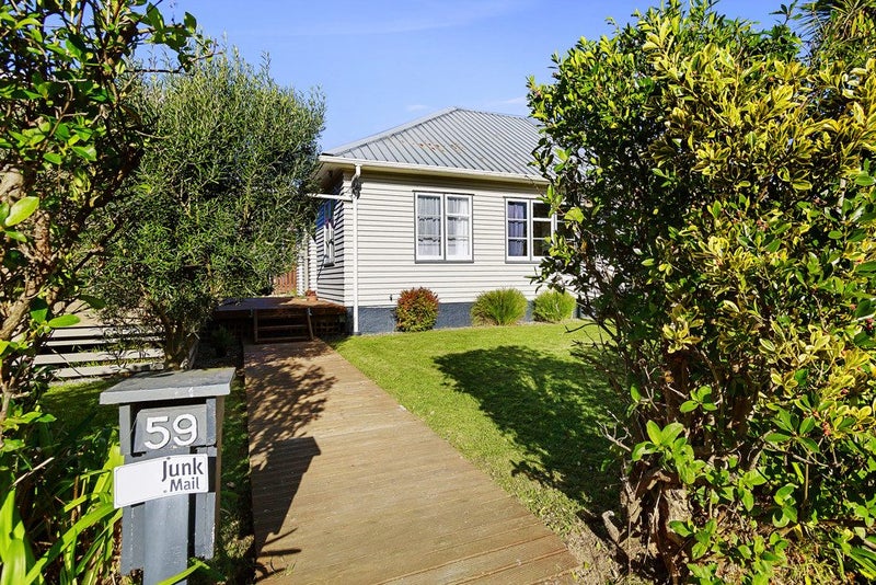 59 Cambridge Terrace, Waterloo, Lower Hutt - Carousel 1