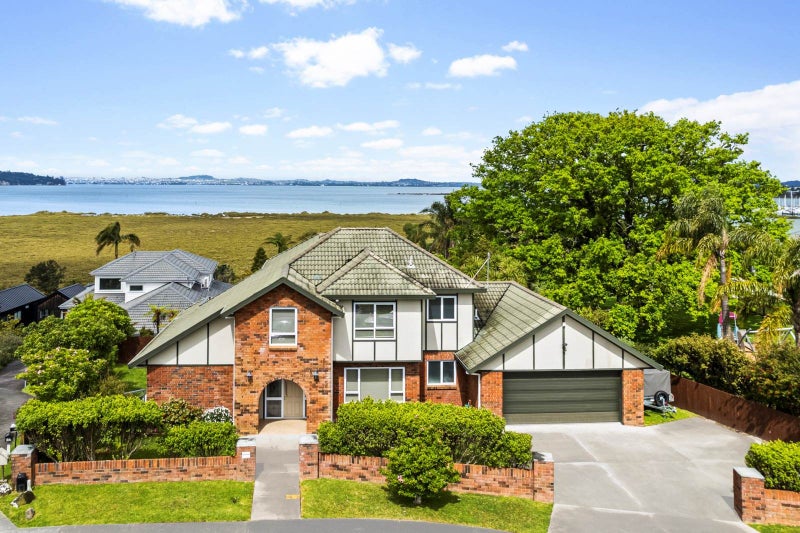 27 Oakpark Place, West Harbour, Auckland - Carousel 1