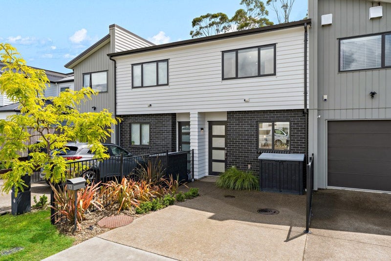 13 Kaimai Avenue, Massey, Auckland - Carousel 1