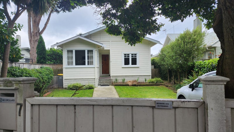 7 Tawa Street, Eastbourne, Lower Hutt - Carousel 1