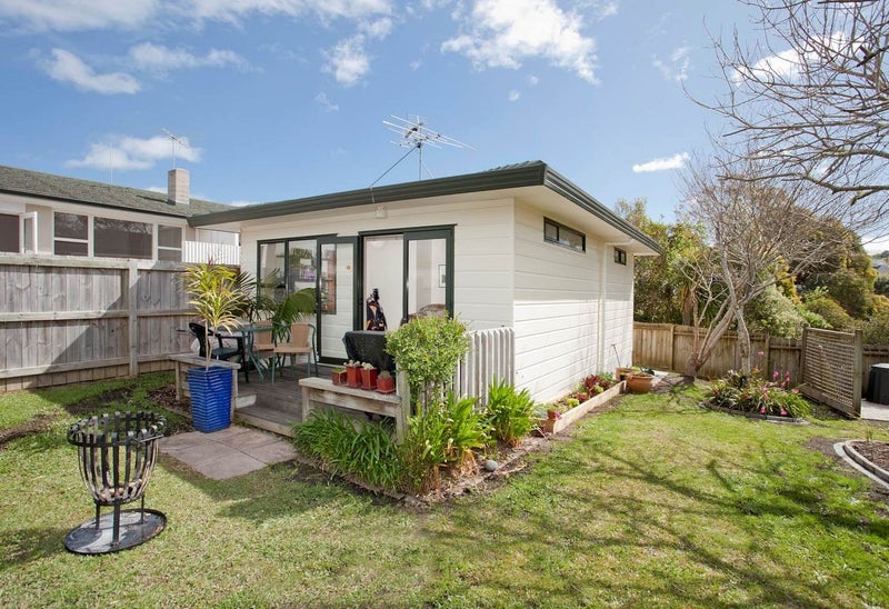 31 Nutsey Avenue, Northcote, Auckland - Carousel 1