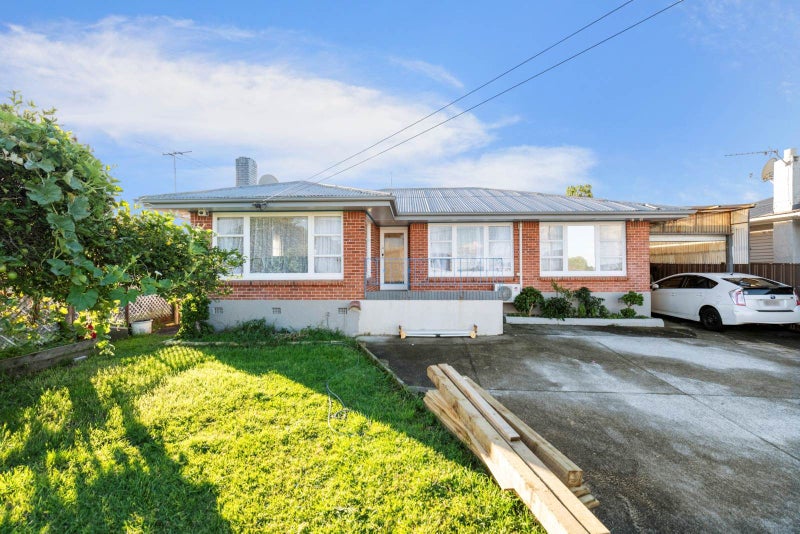 16 Farnborough Crescent, Mangere, Auckland - Carousel 2