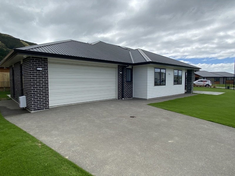 2 Weweia Close, Kenepuru, Porirua - Carousel 1