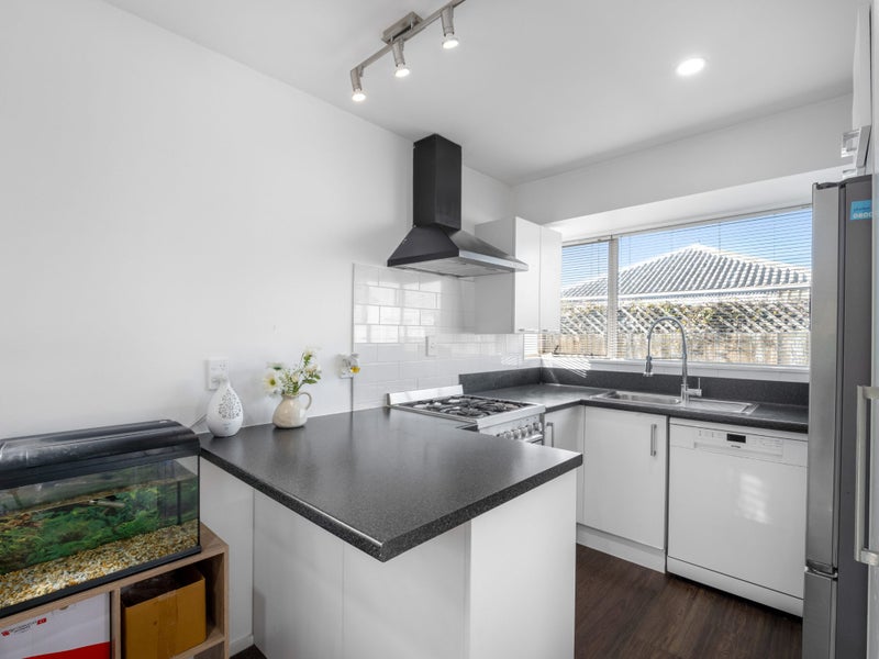 3/77 Fairfield Avenue, Addington, Christchurch - Carousel 2